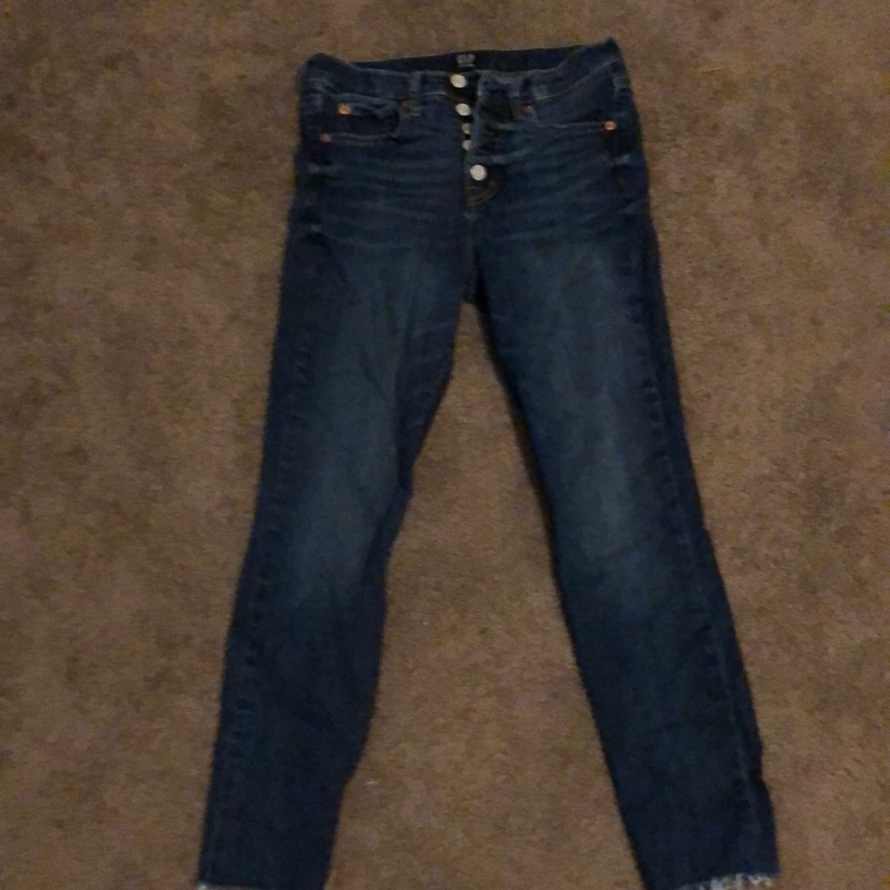 Gap dark wash skinny jeans with fray hem and button fly. True skinny size 4.